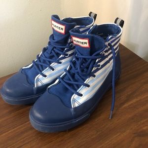 Lace up ankle boots.